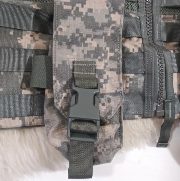 ACU Fighting Load Carrier MOLLE II Utility Vest - Picture 5 of 8